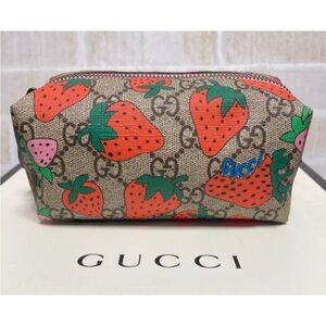 🍓GUCCI Strawberry GG Supreme Large Cosmetic Makeup Bag Pouch RARE
